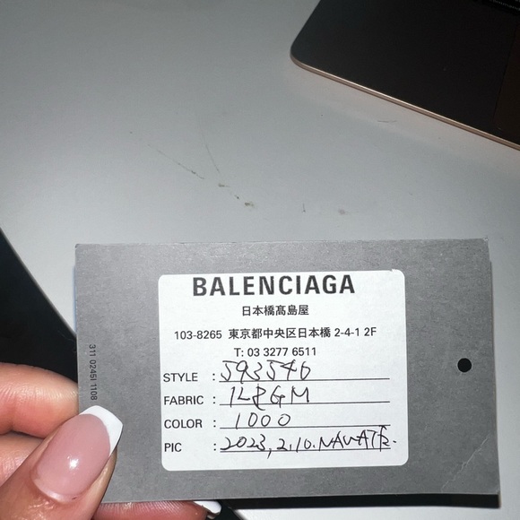 Balenciaga
WOMEN'S HOURGLASS SMALL HANDBAG CROCODILE EMBOSSED IN BLACK - Picture 2 of 6